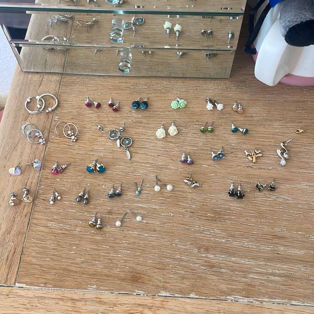31 pairs of earrings